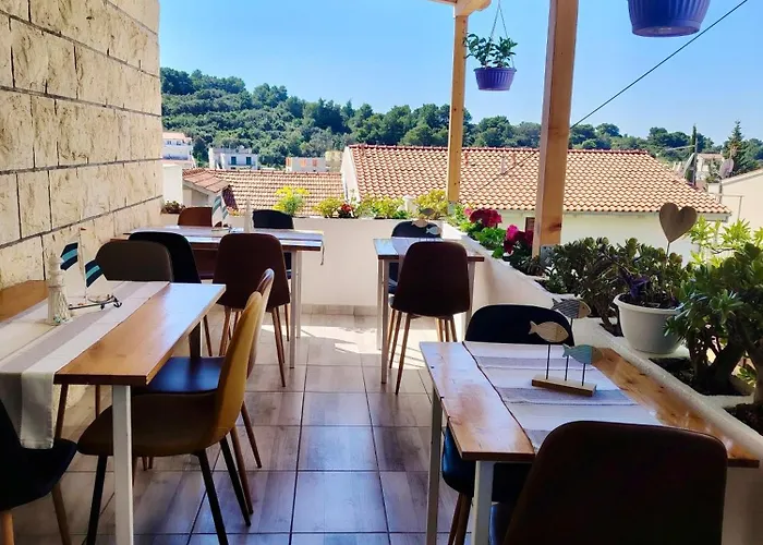 Buzolic 3 Apartment Hvar Town