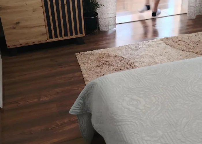 Buzolic 3 アパート フヴァル